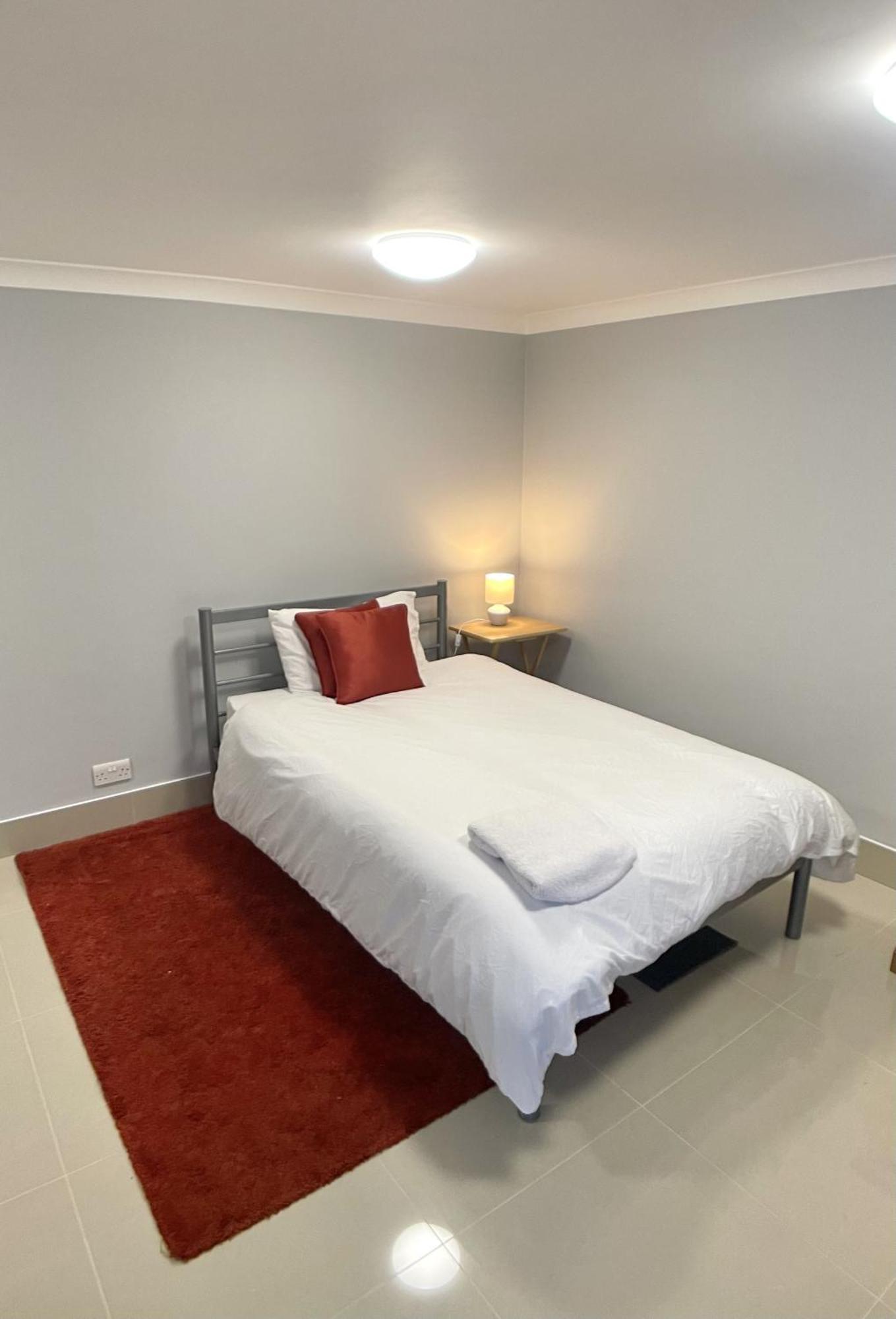 Отель Richmond House Слау Номер фото